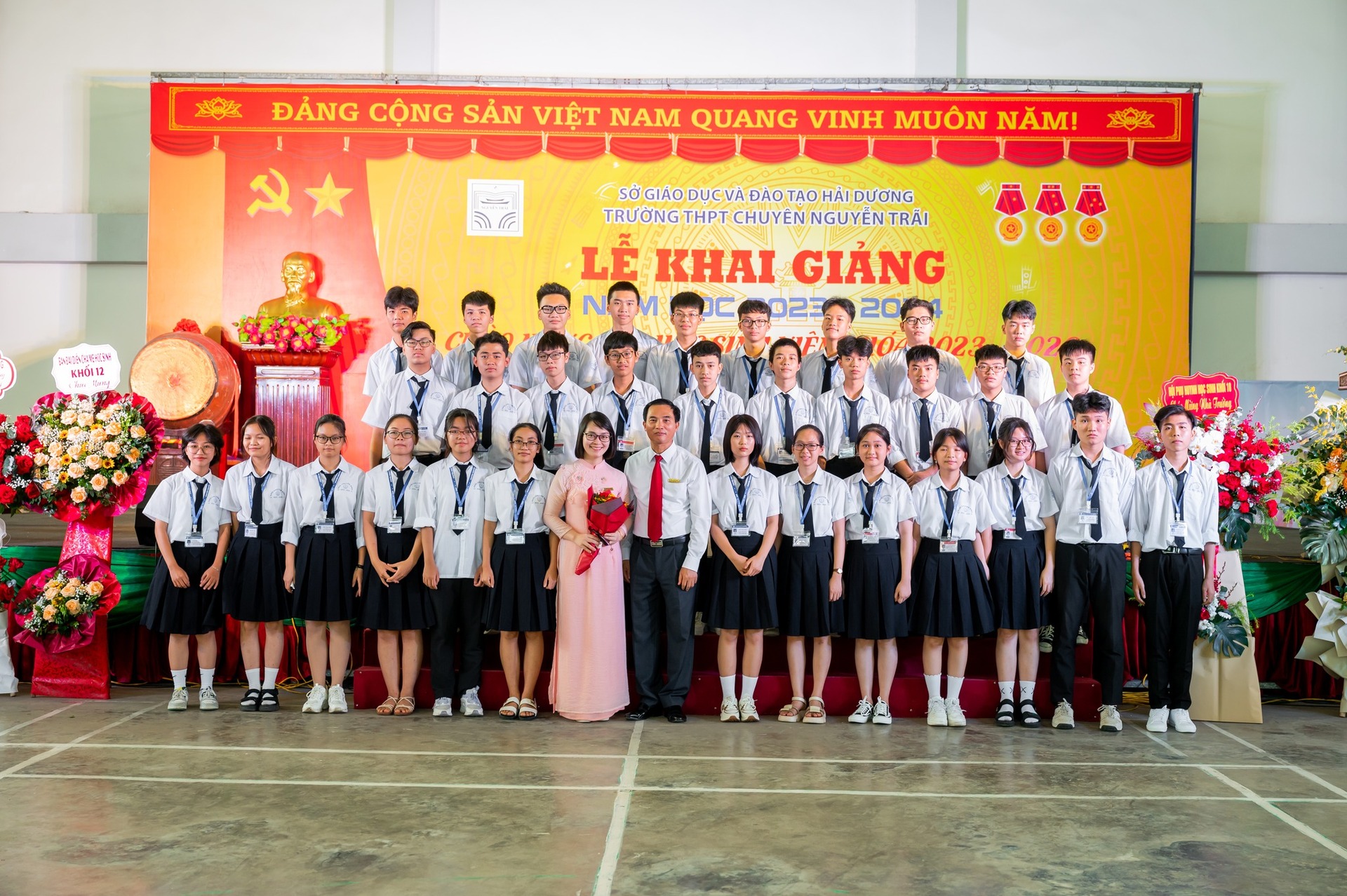 Nhấn để phóng to
